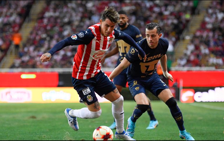 ¿Intercambio? Chivas y Pumas analizan esta opción