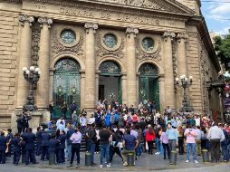 Aunque no sonó la alerta sísmica, decenas de personas salieron de sus oficinas. SUN/V. Rosas