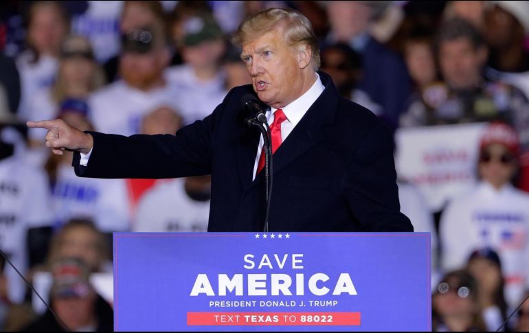 En el 2017, Donald Trump suspendió una regulación que impedía a los enfermos mentales comprar armas. EFE/ M. Wyke