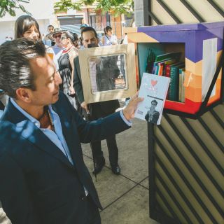 Inauguran el Paseo Literario con venta y préstamo de libros