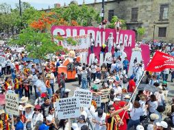 La llamada megamarcha de la UdeG salió de cinco puntos de la ciudad, en los que estaban contemplados los estudiantes de los centros foráneos. EL INFORMADOR / A. Camacho