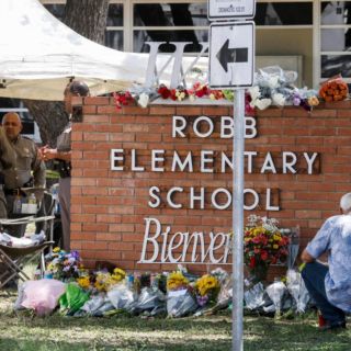 Fallece por infarto el esposo de maestra asesinada en tiroteo de Uvalde