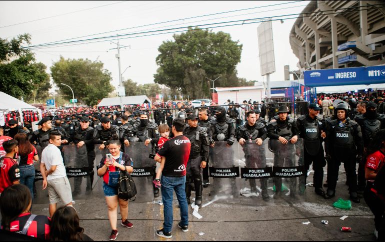 El operativo en el Coloso de la Calzada Independencia cuenta con la presencia de dos mil 200 elementos tanto al interior como al exterior del recinto. EL INFORMADOR/G. GALLO