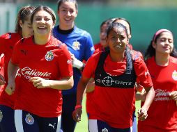 Las rojiblancas han dejado atrás los festejos por su título y ahora se enfocan en recibir a las Rayadas. TWITTER/ChivasFemenil