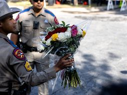 Autoridades y ciudadanos de Uvalde lloran por la tragedia. AFP/J. Vonderhaar