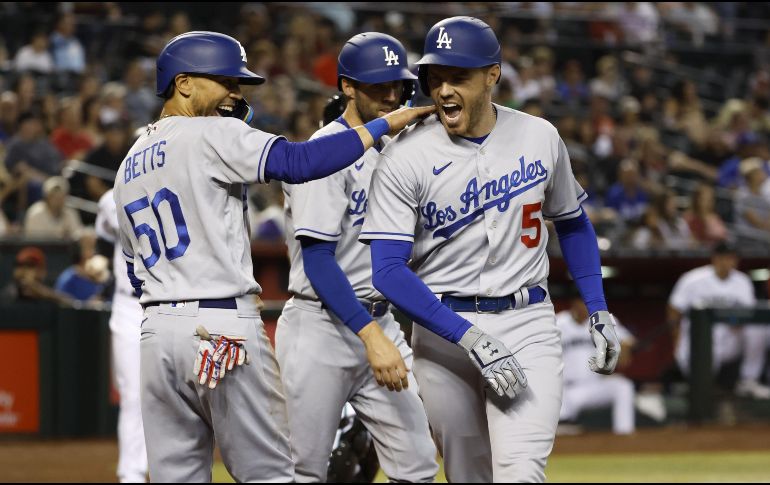 La ofensiva de los Dodgers se activó pronto con dobles consecutivos de Mookie Betts y Freeman en el primer capítulo. AFP / C. Coduto