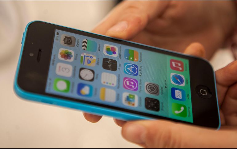 Lo mejor no es solo que no lleves el celular al baño, sino limpiarlo todos los días. EL INFORMADOR / ARCHIVO