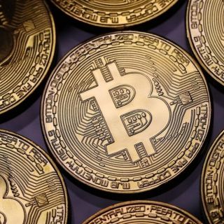 Joseph Stiglitz solicita prohibir criptomonedas