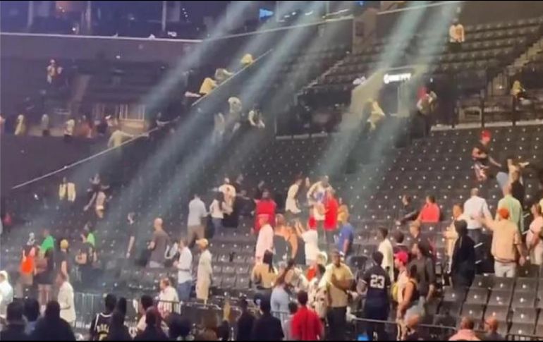 Una decena de personas resultaron heridas leves y fueron atendidas en hospitales de la zona después de que varios ruidos fuesen confundidos por disparos. ESPECIAL