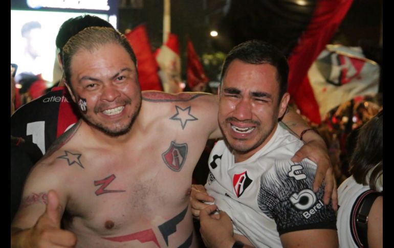 Los rojinegros en la Glorieta de los Niños Héroes. Fotos: Cortesía de la Policía de Guadalajara