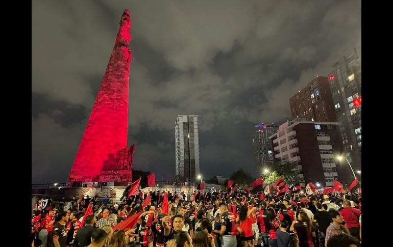 Los rojinegros en la Glorieta de los Niños Héroes. Fotos: Cortesía de la Policía de Guadalajara