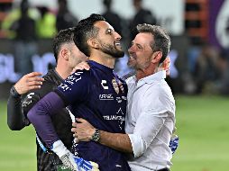 Diego Cocca celebrando con Camilo Vargas. IMAGO7