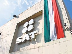 Largas filas se han visto en las instalaciones del SAT para obtener la Constancia Fiscal. EL INFORMADOR/ Archivo