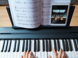 Al aprender algo nuevo, como una canción en el piano, es más eficiente tomar descansos breves que practicar sin parar hasta el agotamiento. GETTY IMAGES