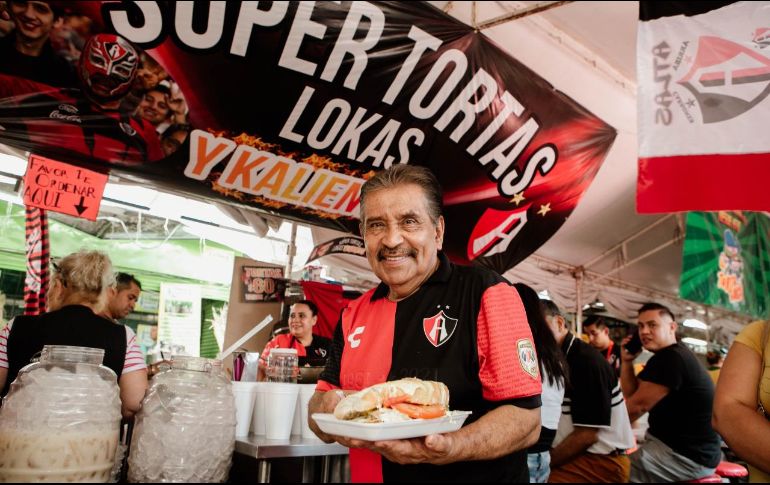 “Nos levantamos del incendio y aquí estamos, también la gente y la Fiel nos apoyó. Nos confirma la fidelidad que tenemos los rojinegros”, dijo don Chava. EL INFORMADOR / G. Gallo