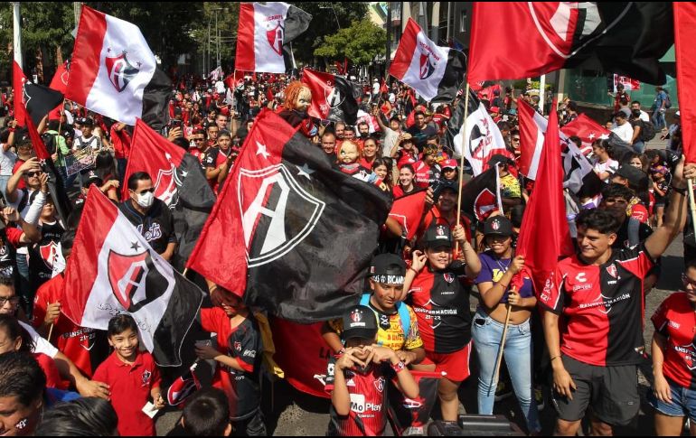 No importa la espera por ver a sus ídolos levantar los trofeos de campeones. EL INFORMADOR/A. CAMACHO