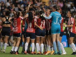 Chivas femenil ganó el trofeo al mejor equipo del año después de vencer a Monterrey 3-0 en tiros penales. IMAGO7/A. Jiménez
