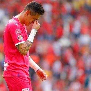 Chivas anuncia salida de Gudiño y Huerta