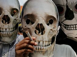 En un anteproyecto firmado por López Obrador, se detalla que también estará prohibida toda la publicación y promoción de productos elaborados con tabacos en redes sociales y servicios de streaming. AP / ARCHIVO