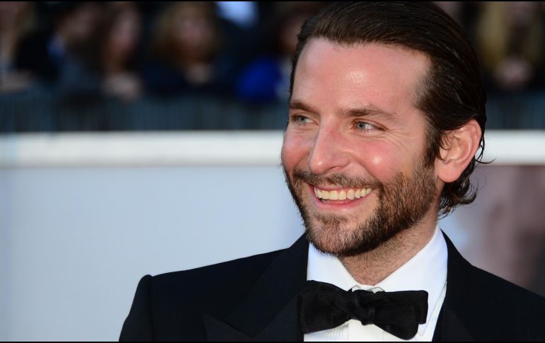 Bradley Cooper actualmente tiene 47 años, sin embargo, para la pelicula de Netflix, aparenta tener mayor edad. AFP / ARCHIVO