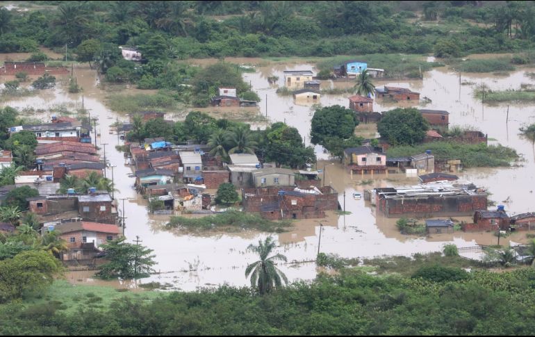 Fotografía cedida por la Presidencia de Brasil que muestra una vista aérea de la ciudad de Recife afectada por las fuertes lluvias. EFE/C. Caetano-Presidencia de Brasil