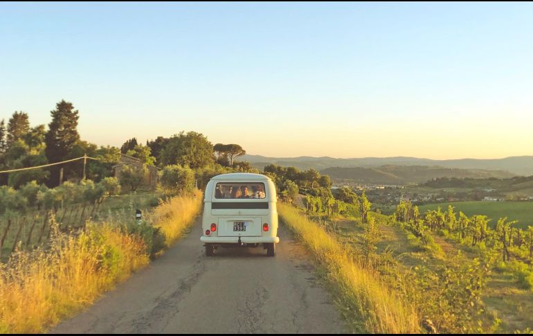 Disfruta de un viaje por carretera. ESPECIAL/Photo by Martin Kallur (IG: @mkallur) on Unsplash.