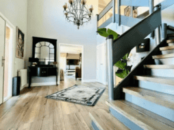 El exmandatario de México no viviría actualmente en el predio citado en Chamberí, Madrid, sino en la exclusiva zona de Valdelagua en un chalet de lujo propiedad de una constructora que lo habría adquirido por medio de una hipoteca de 18 millones 122 mil 120  pesos. SUN