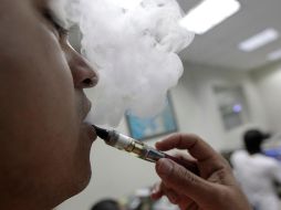 Investigadores del INER determinaron que hay evidencia para sostener que los cigarrillos electrónicos pueden causar enfermedades pulmonares agudas. EL INFORMADOR/Archivo