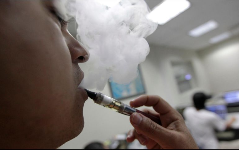 Investigadores del INER determinaron que hay evidencia para sostener que los cigarrillos electrónicos pueden causar enfermedades pulmonares agudas. EL INFORMADOR/Archivo