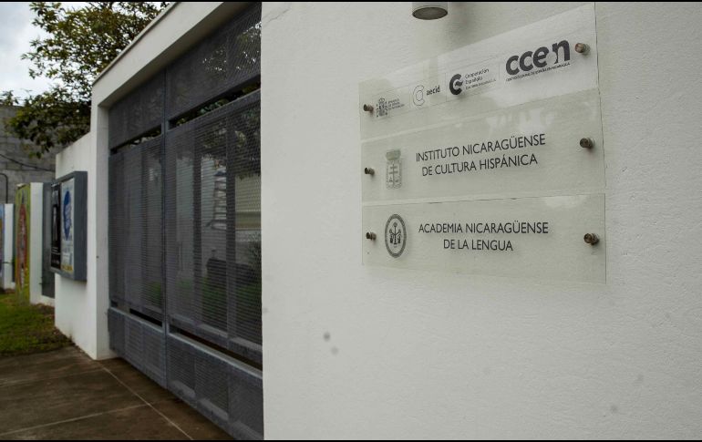 Fachada de la Academia Nicaragüense de la Lengua. Entre sus miembros se encuentran el exvicepresidente y escritor Sergio Ramírez, exiliado en España desde el pasado año, y la poeta y escritora Gioconda Belli, también exiliada. EFE/J. Torres