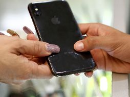 Las fundas transparente de regalo son de gran ayuda y permiten ahorrar un poco de dinero, sin embargo suelen ensuciarse rápidamente y volverse amarillentas. EFE / ARCHIVO