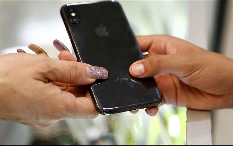 Las fundas transparente de regalo son de gran ayuda y permiten ahorrar un poco de dinero, sin embargo suelen ensuciarse rápidamente y volverse amarillentas. EFE / ARCHIVO