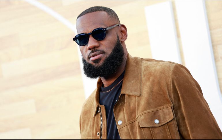 LeBron firmó su primer acuerdo publicitario con Nike a los 18 años. AFP/M. TRAN