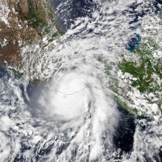 "Agatha": Emiten alertas de tormenta tropical para Cuba y Florida