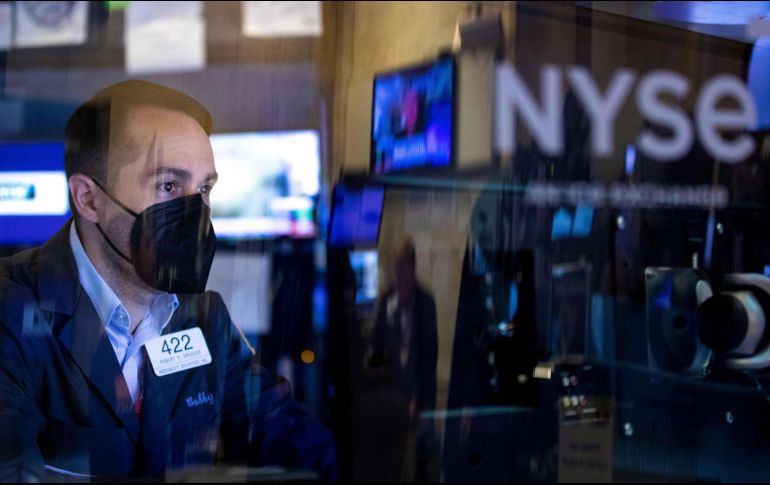 A lo largo de la semana, el Dow Jones y el S&P 500 cayeron cerca de 1% y el Nasdaq, 1.25 por ciento. AP/A. Joseph
