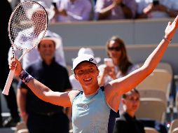 Iga Swiatek llegará a 35 victorias consecutivas si vence este día en la final de Roland Garros a la estadounidense Coco Gauff. AP/M. Euler