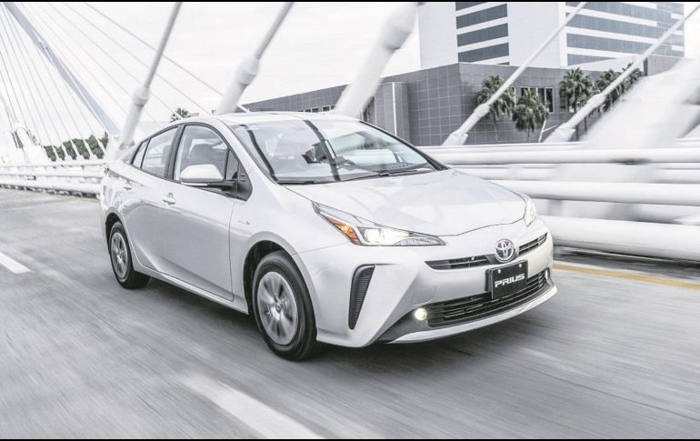 El Prius tiene dos versiones: Base en $443 mil 100 pesos y Premium en $513 mil 400 pesos. ESPECIAL/Toyota