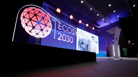 El mundo digital podría reducir  la brecha económica entre personas ricas y pobres. EFE