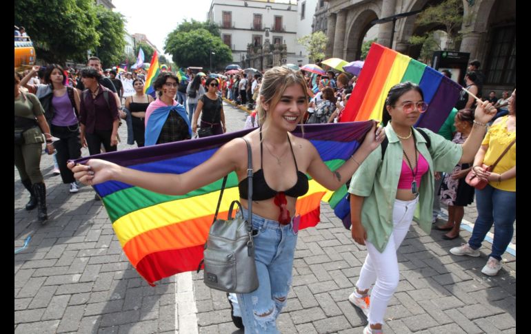 Integrantes de la comunidad lesbiana, gay, bisexual, transgénero, transexual, travesti, intersexual y queer (LGBTTTIQ) tomaron las calles de Guadalajara en el Día del Orgullo.- EL INFORMADOR/ A. CAMACHO