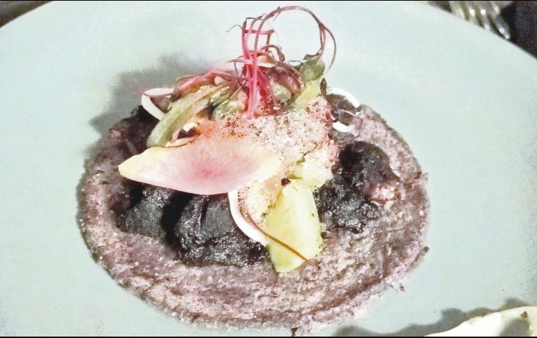 Taco de pastor negro. Delicioso, jugoso y bien presentado. EL INFORMADOR/F. González