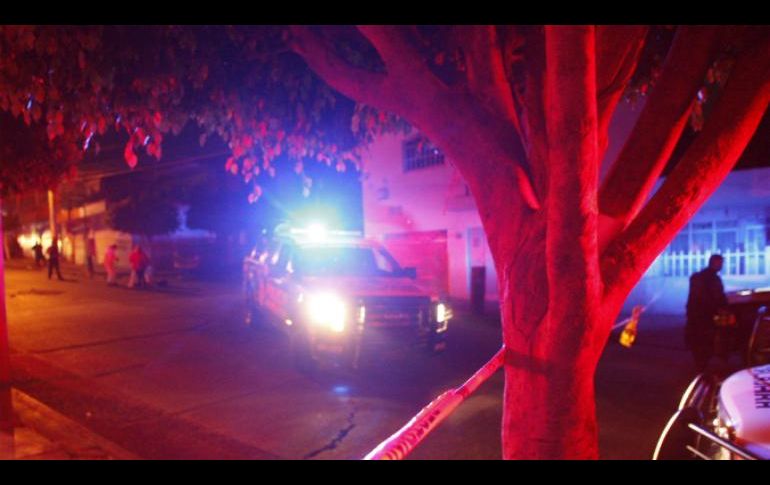 Peritos forenses acudieron al lugar para recabar indicios y levantar el cuerpo. EL INFORMADOR / ARCHIVO