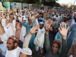 Manifestantes culpan al gobierno de las víctimas y del derrumbe del edificio en Irán. EFE/R. KHAN