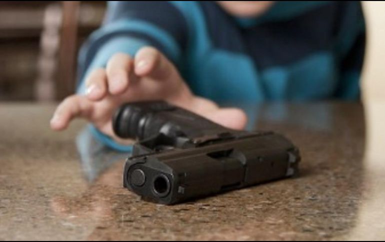 Un niño de dos años mató a su padre por accidente en Orlando, Florida al dispararle con un arma cargada. SUN