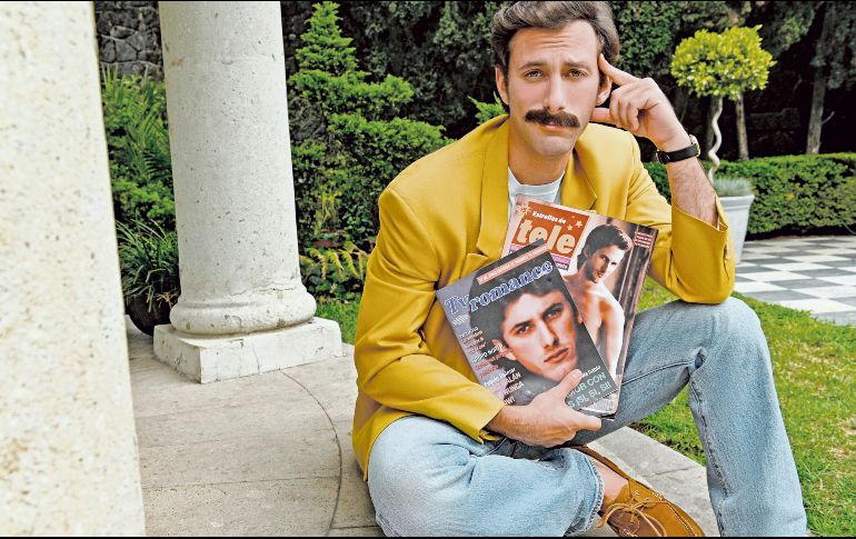 Se trata de una comedia sobre ciertos estereotipos de los galanes de televisión, comparten en entrevista los Zurita, donde Sebastián interpreta a “Fabián” de joven en los años ochenta. CORTESÍA/ Star+