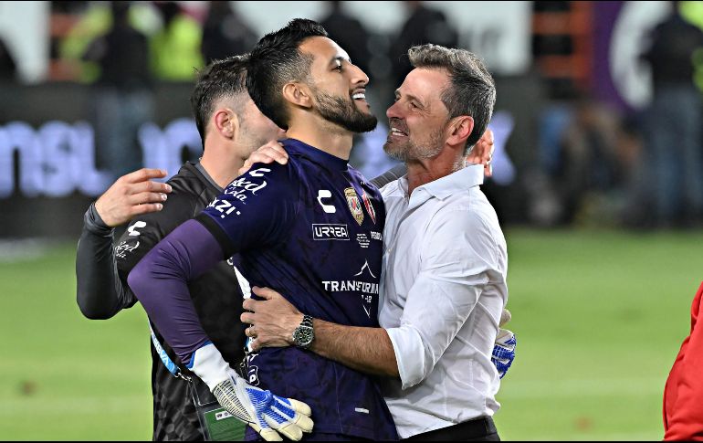 Camilo Vargas fue incluido en el Equipo Ideal de la Liga MX junto a otros cuatro jugadores rojinegros y su entrenador, Diego Cocca. IMAGO7/E. Espinosa