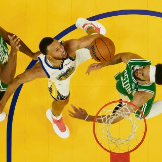 Warriors y Celtics reanudan hostilidades