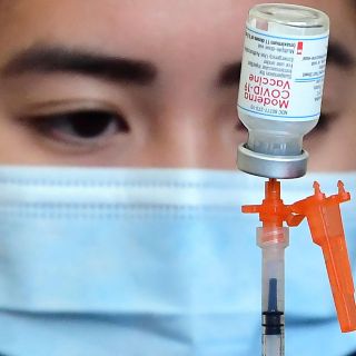 Moderna afirma que su vacuna revisada tiene mejor respuesta inmune ante ómicron