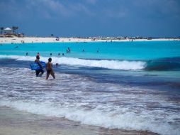 El gasto medio realizado por visitante fue de 453.30 dólares durante el cuarto mes del año. NTX / ARCHIVO