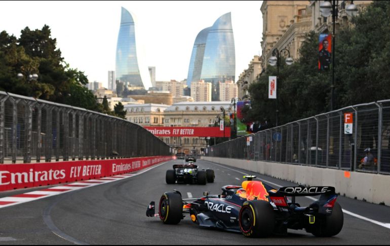 El mexicano Sergio Pérez fue el más rápido en la primera práctica libre y esto da nuevas ilusiones a sus aficionados y a los seguidores de su escudería. AFP  / N. Kolesnikova