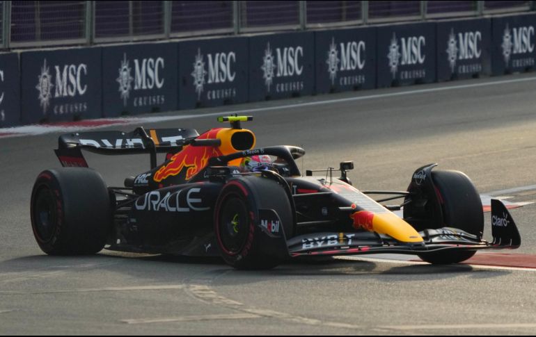 En la mejor de sus 23 vueltas, Leclerc cubrió la pista urbana de la capital azerbaiyana en un minuto, 43 segundos y 224 milésimas, 248 menos que 